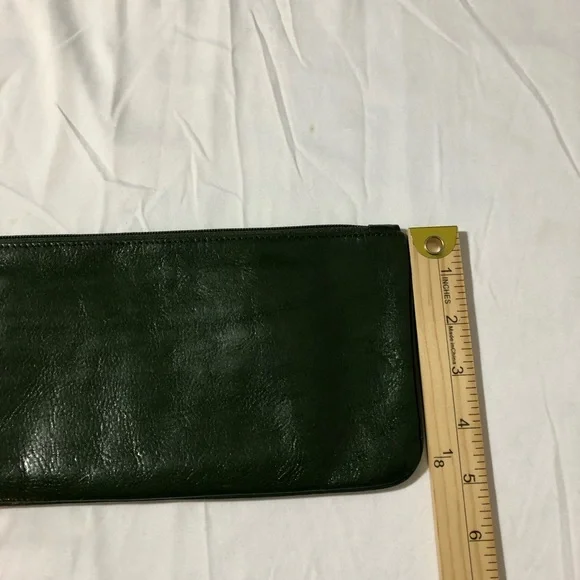 Hobo international green leather wristlet purse classic quiet luxury minimalist - Picture 4 of 10